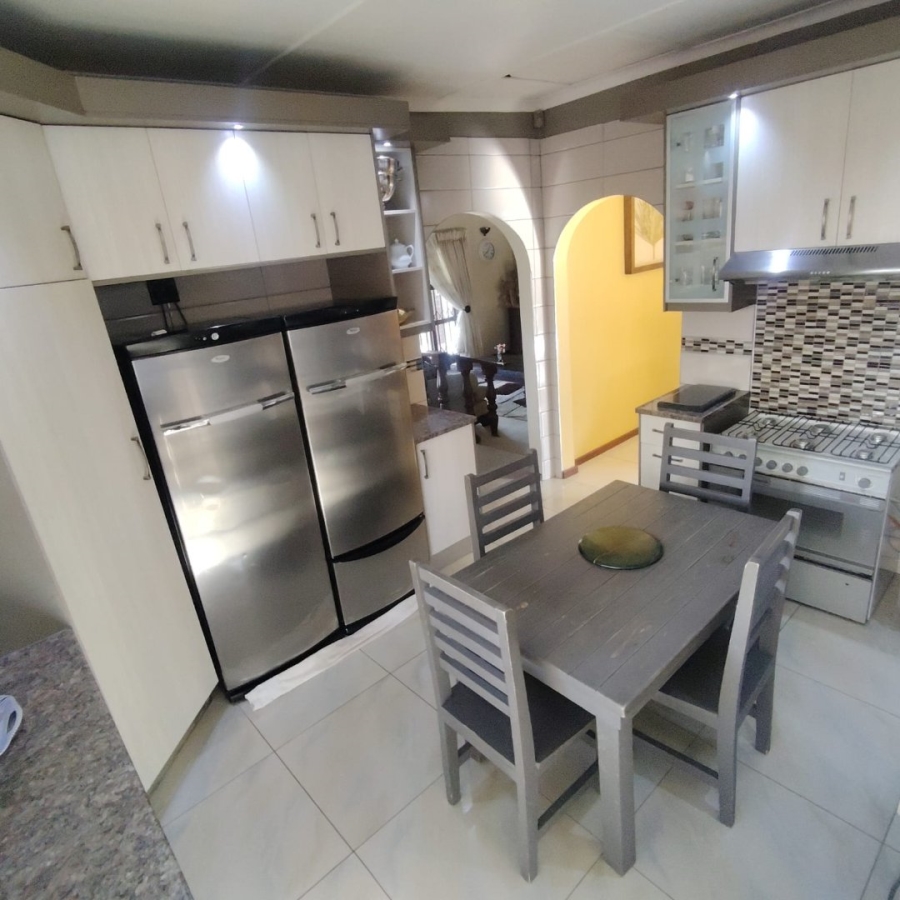 6 Bedroom Property for Sale in Baysville Eastern Cape